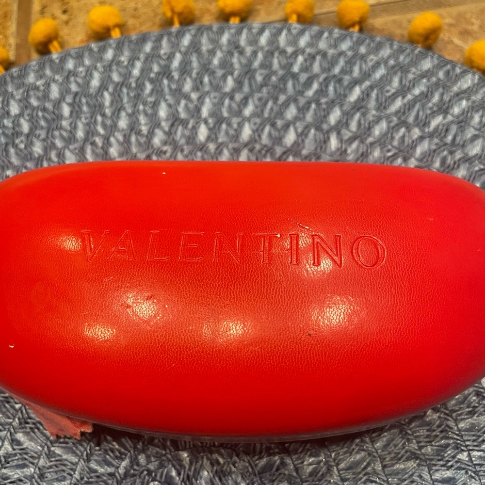 Versace Stylish Pink and Black Sunglasses - Picture 9 of 9